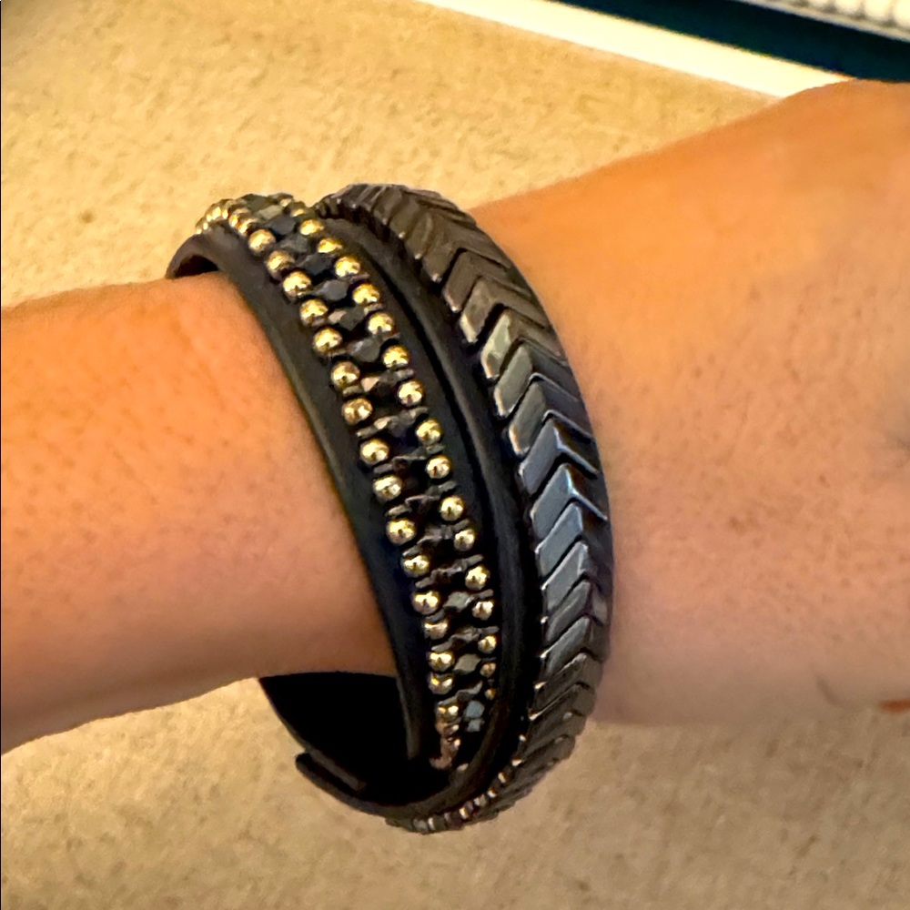 Stella & Dot - Black leather and Gold Bracelet Set